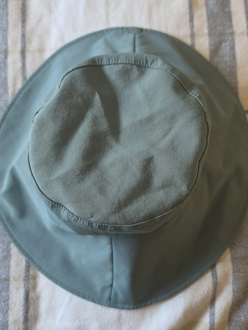 lululemon athletica lightweight bucket